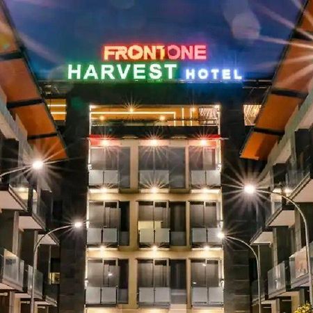 Front One Harvest Hotel Wonosobo Dış mekan fotoğraf