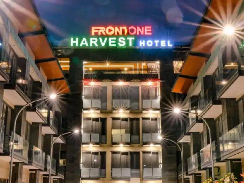Front One Harvest Hotel Wonosobo Dış mekan fotoğraf