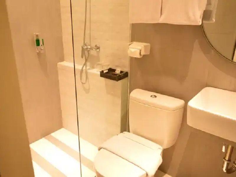Front One Harvest Hotel Wonosobo Dış mekan fotoğraf